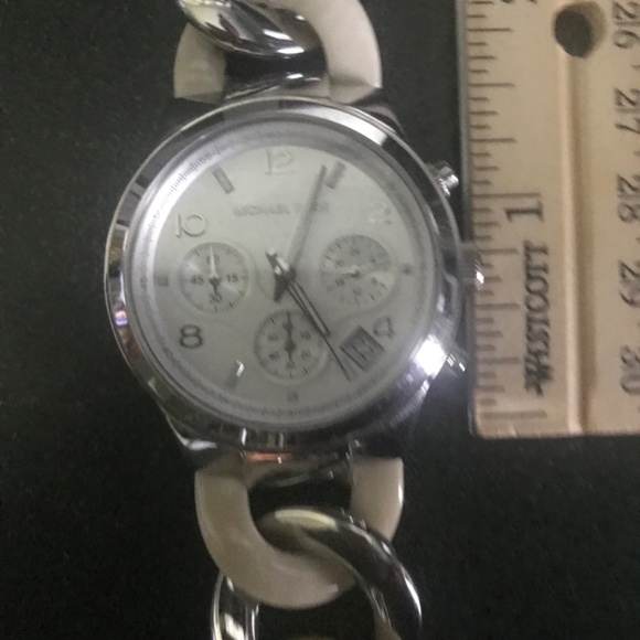 Michael Kors Silver-tone Women’s Runway Twist Chronograph Watch MK-4263 - Picture 6 of 11